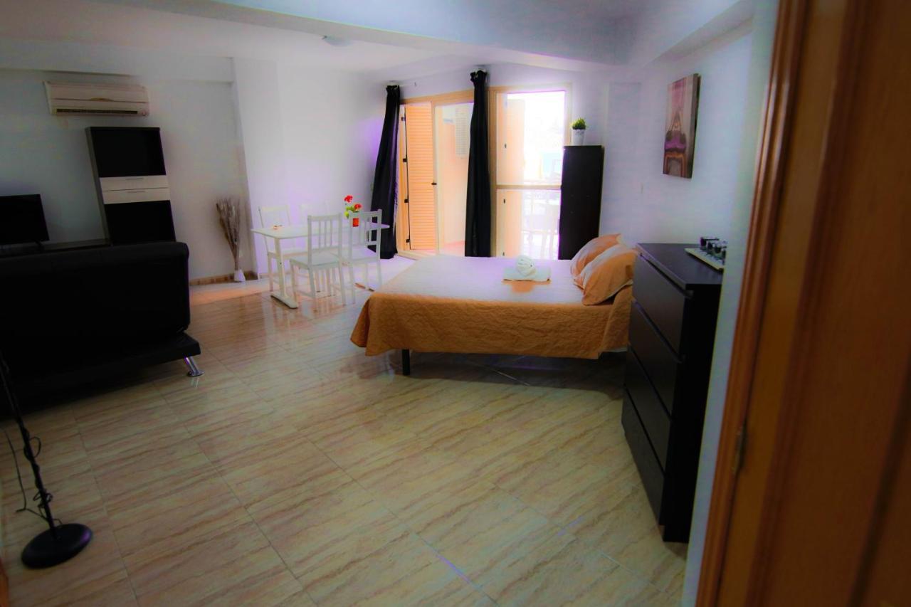 Puerta Del Sol Trm Only Adults Aparts Torremolinos Eksteriør billede